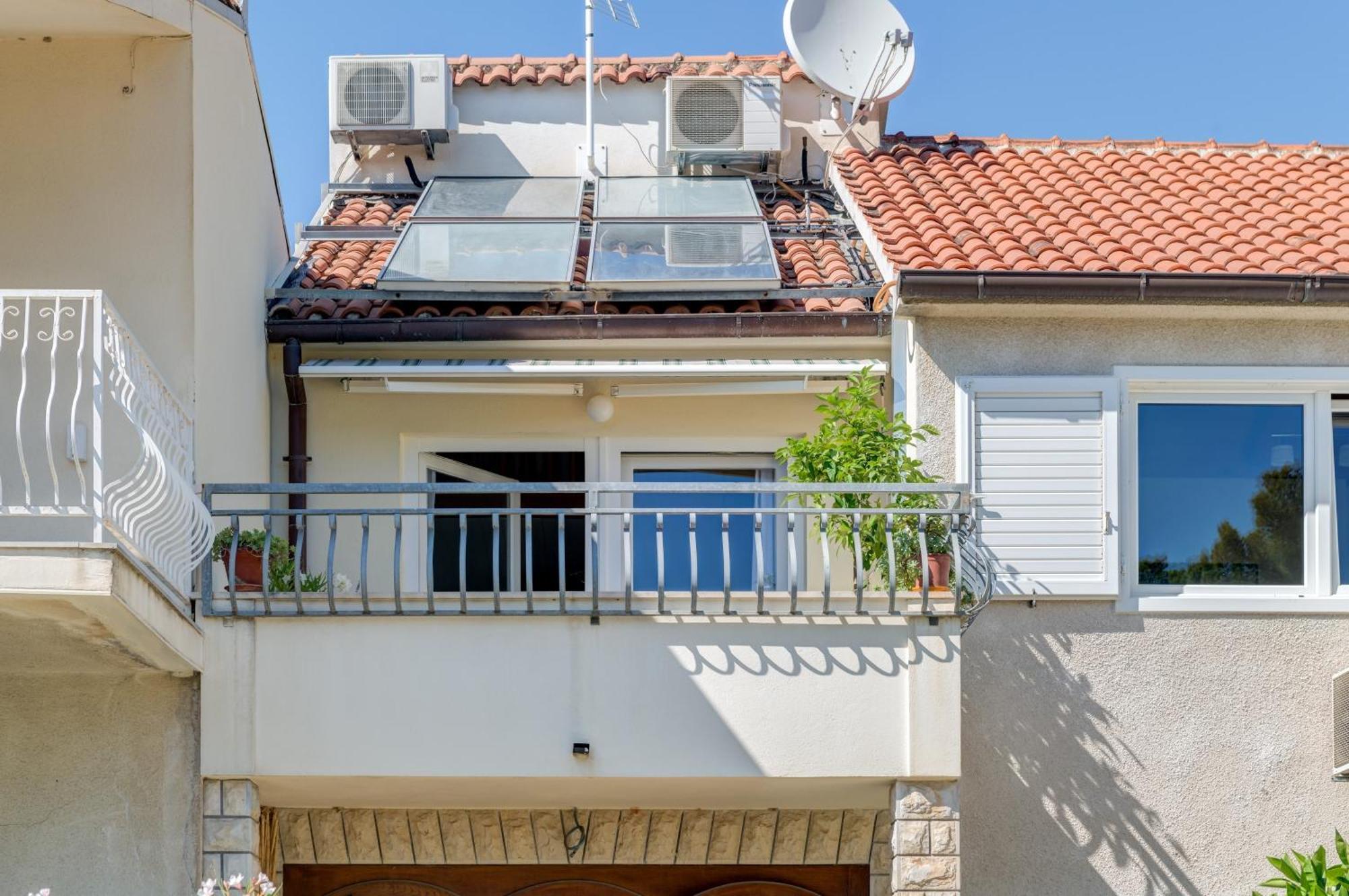 Beachfront Apartment Milan, With Balcony Split Exteriör bild