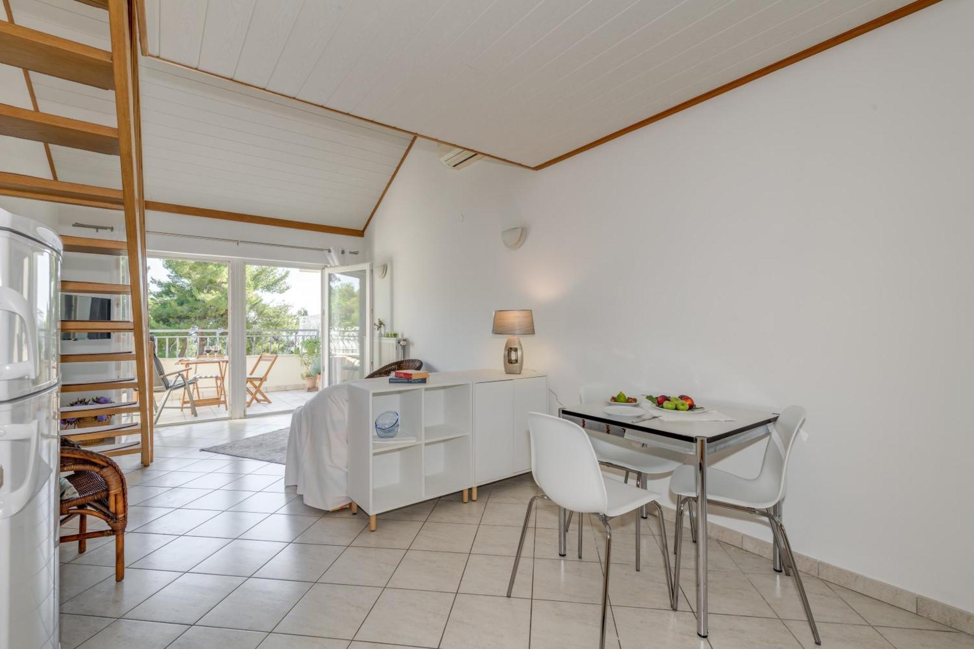 Beachfront Apartment Milan, With Balcony Split Exteriör bild