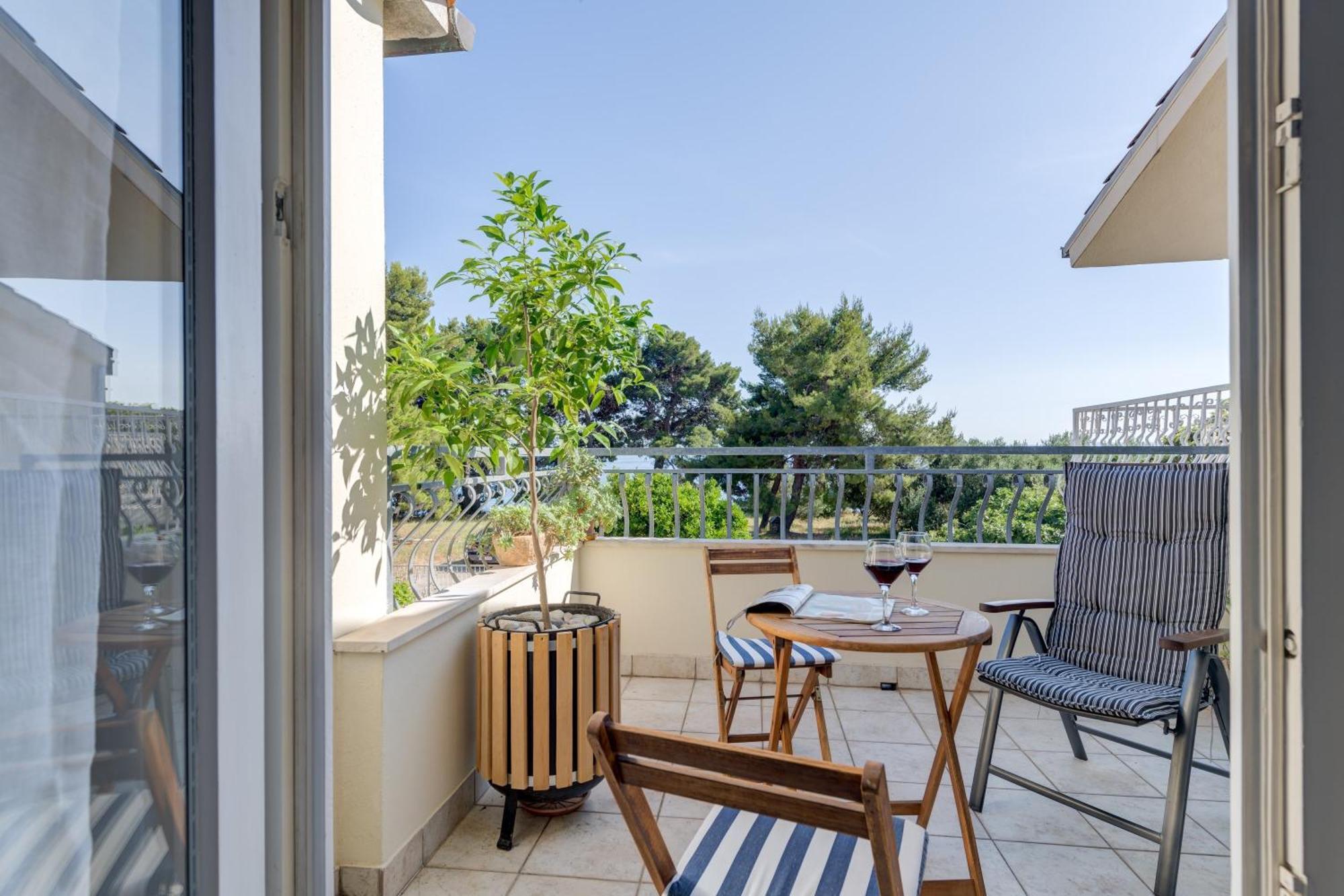 Beachfront Apartment Milan, With Balcony Split Exteriör bild